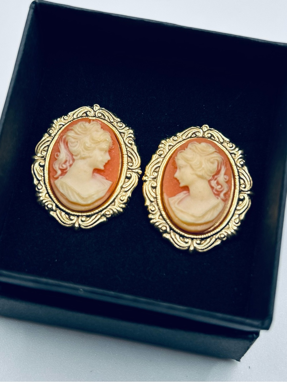 Vintage Portrait Cameo Pierced Earrings Goldtone Dark Academia Gothic Romantic
